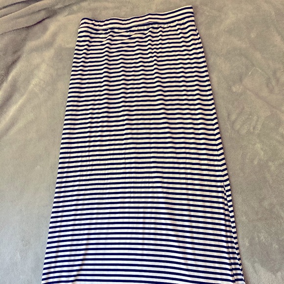 Sybilla maxi skirt with slit - Picture 1 of 4